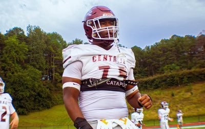 Rebels set to host O-lineman Wednesday