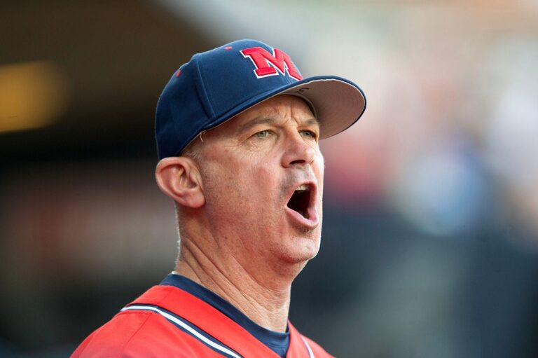 Alabama takes key SEC series from Rebs