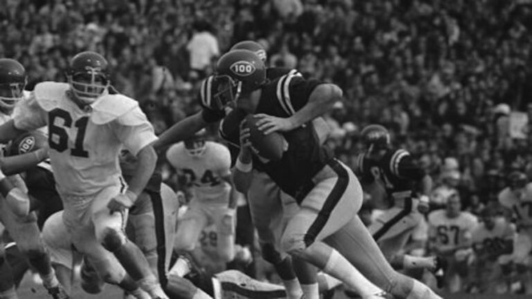 Archie Manning to be immortalized in statue outside of Vaught-Hemingway