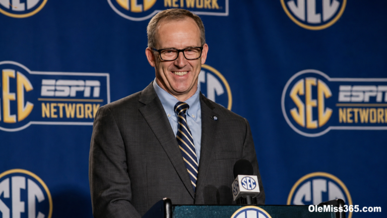 Judge expands order, prevents SEC from blocking returning players