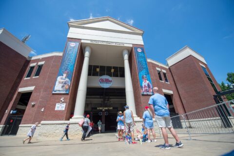 WATCH |English couple blown away by Ole Miss hospitality and Mississippi